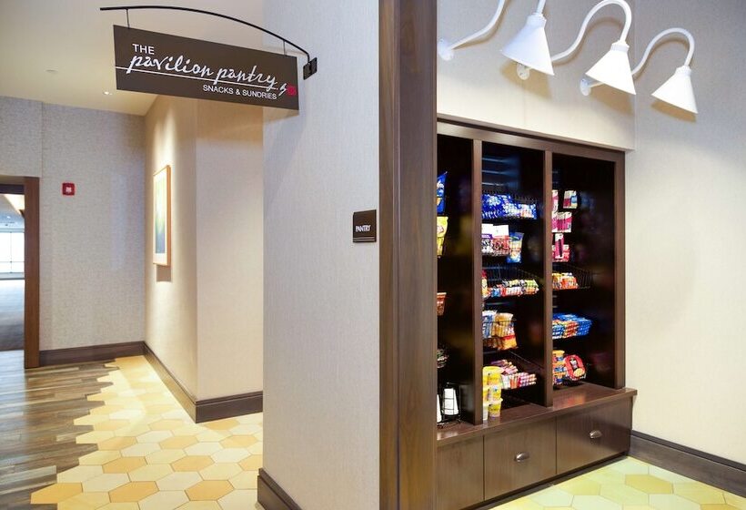 هتل Hilton Garden Inn Burlingtondowntown