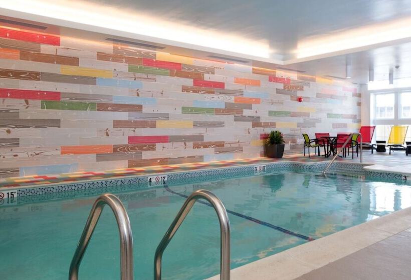 هتل Hilton Garden Inn Burlingtondowntown