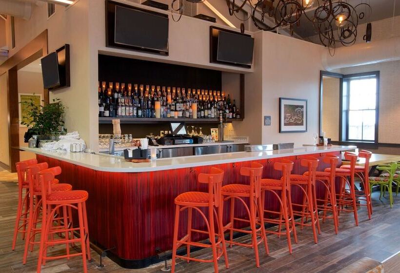 هتل Hilton Garden Inn Burlingtondowntown
