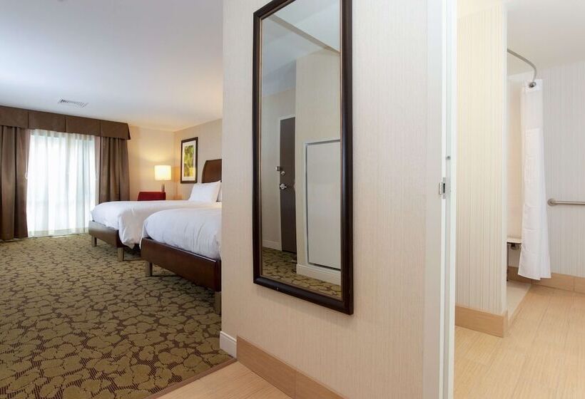 هتل Hilton Garden Inn Burlingtondowntown