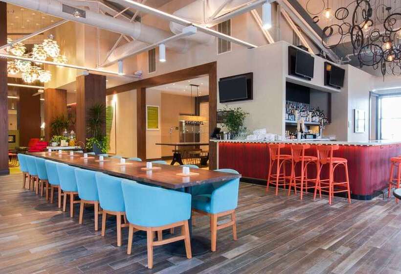 هتل Hilton Garden Inn Burlingtondowntown