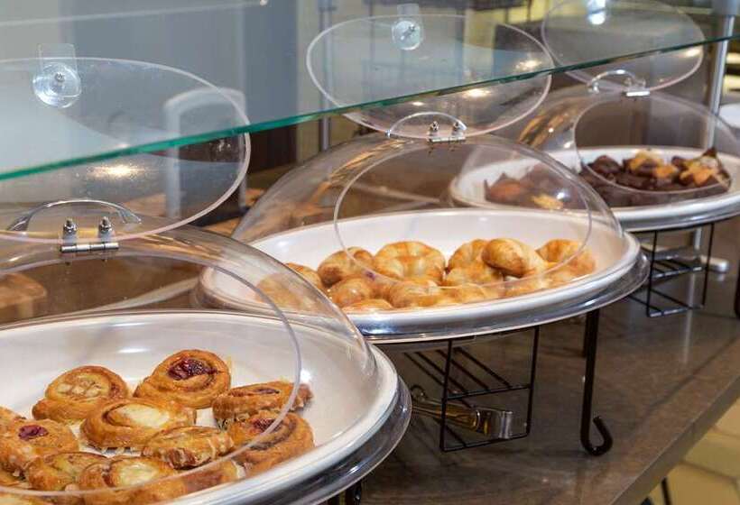 هتل Hilton Garden Inn Burlingtondowntown