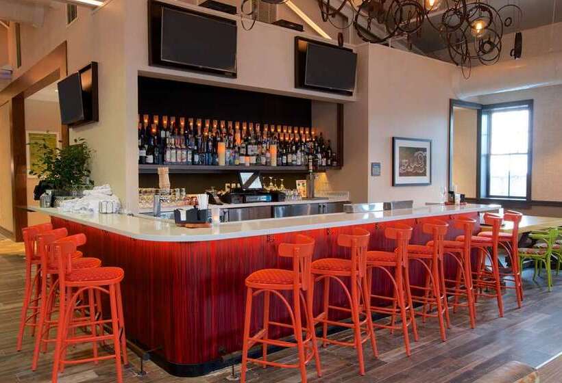 هتل Hilton Garden Inn Burlingtondowntown
