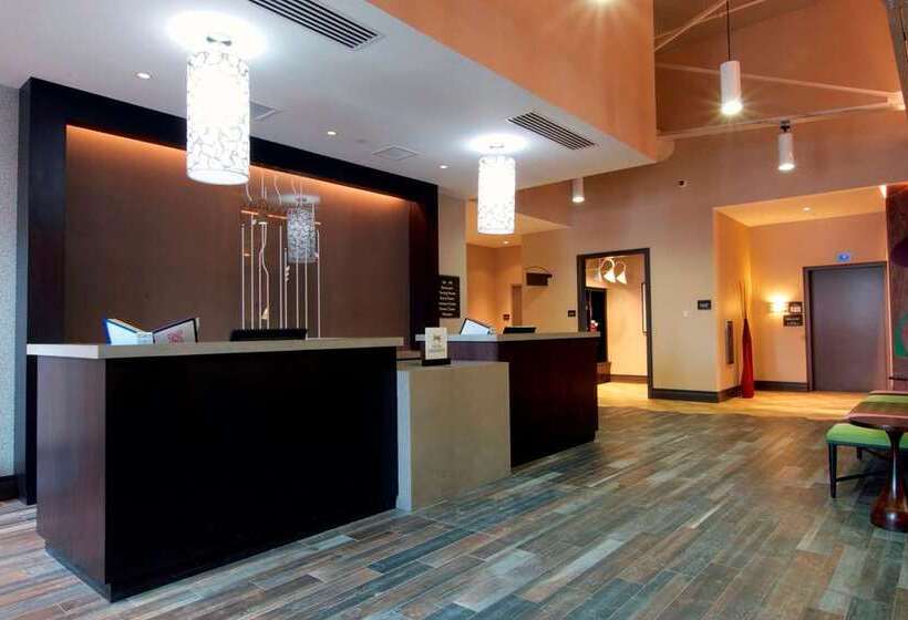هتل Hilton Garden Inn Burlingtondowntown