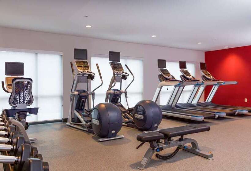 هتل Hilton Garden Inn Burlingtondowntown