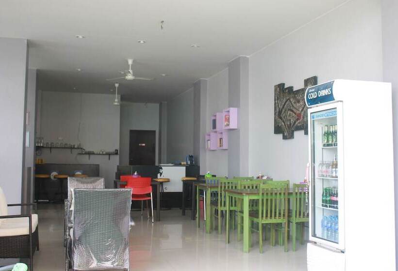 Hotel Holiday Home Patong