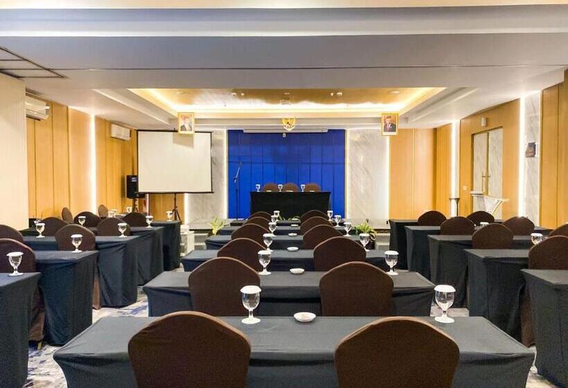 Fotos del hotel Hotel @Hom Platinum Gowongan:  10