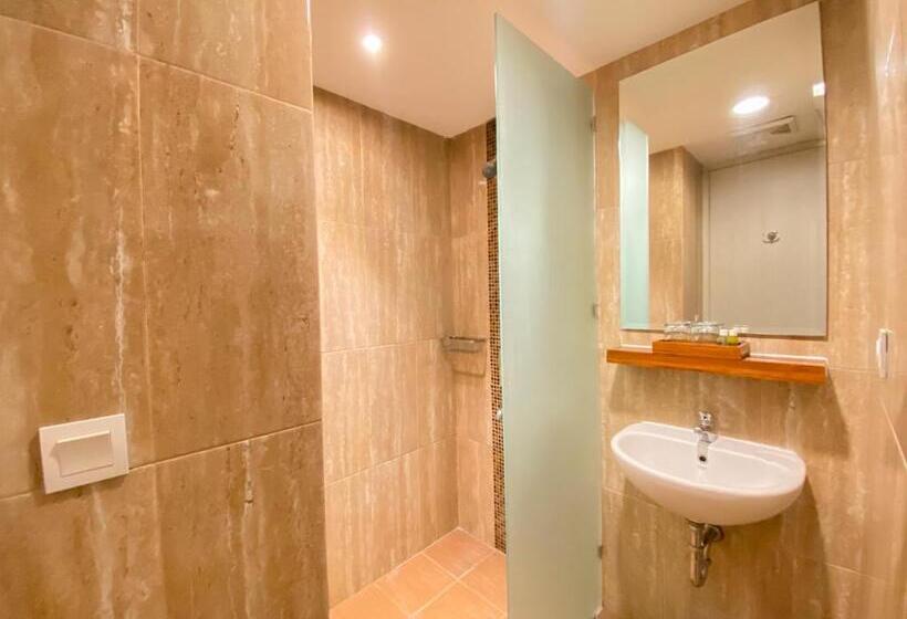 Fotos del hotel Hotel @Hom Platinum Gowongan:  8