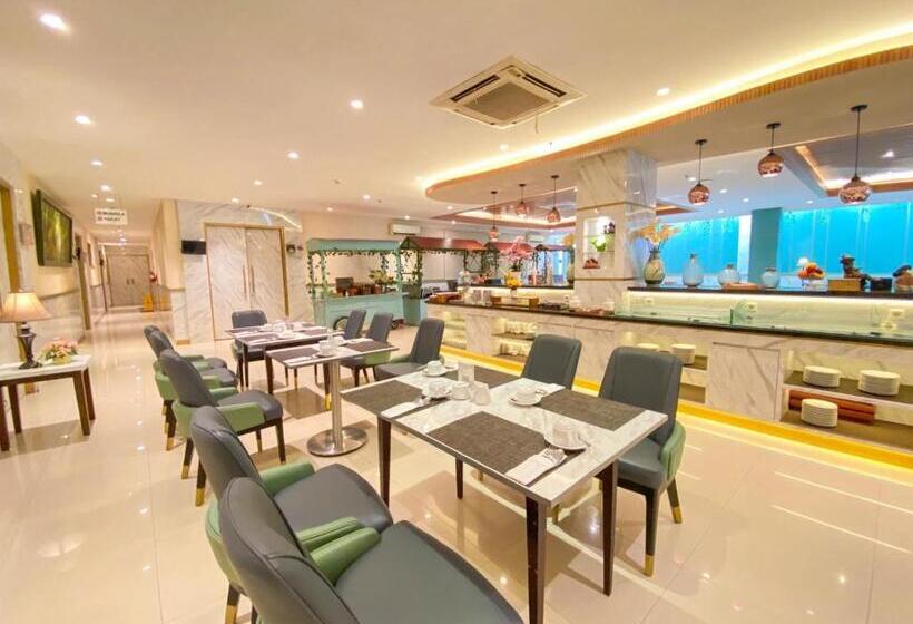 Fotos del hotel Hotel @Hom Platinum Gowongan:  12