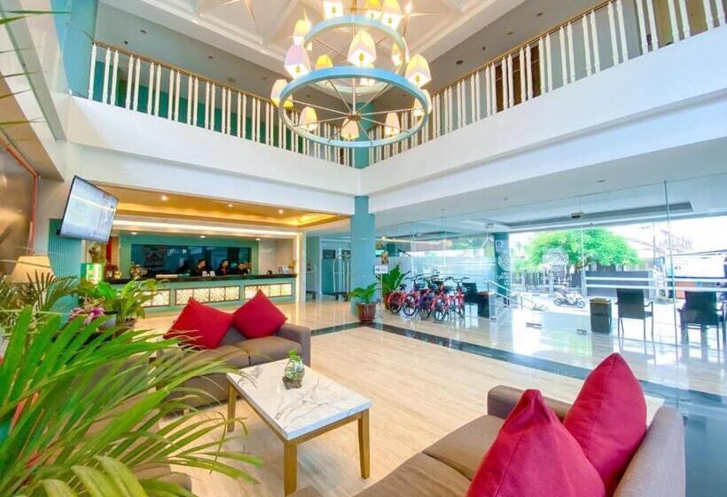 Fotos del hotel Hotel @Hom Platinum Gowongan:  2