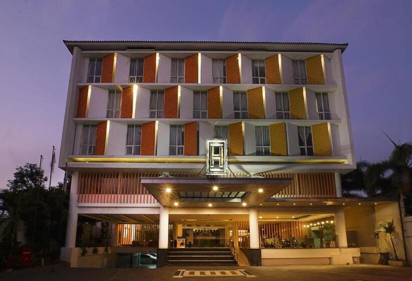 Fotos del hotel Hotel @Hom Platinum Gowongan:  6