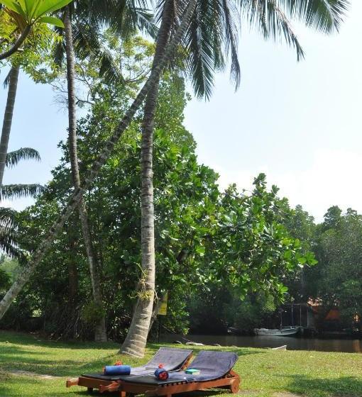 בית מלון כפרי Muthumuni Ayurveda Beach Resort