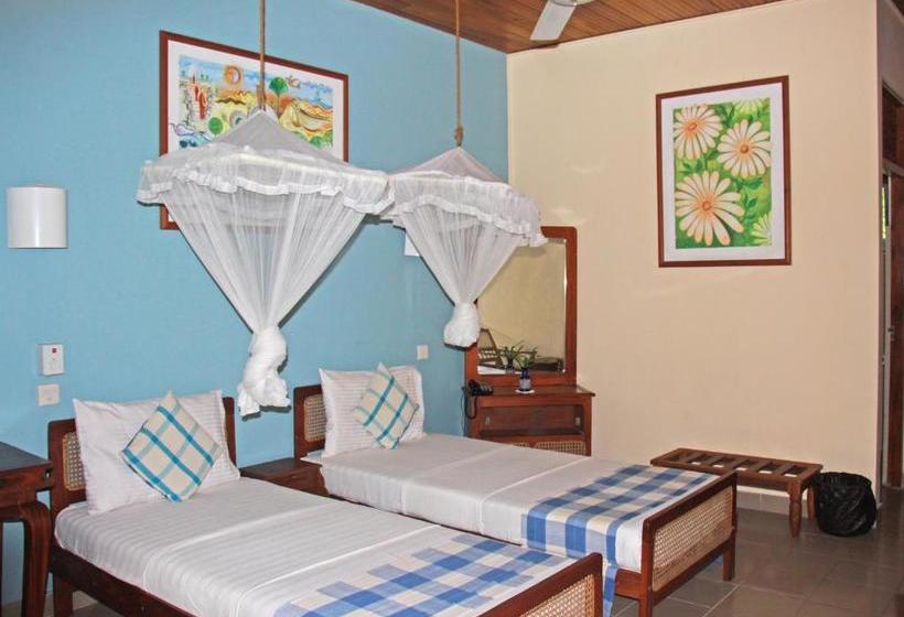 בית מלון כפרי Muthumuni Ayurveda Beach Resort