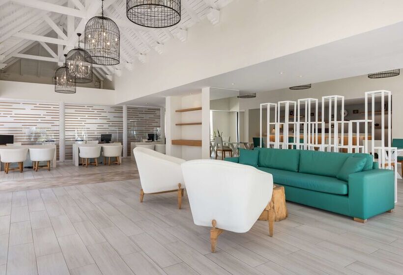 هتل Radisson Blu Azuri Resort & Spa