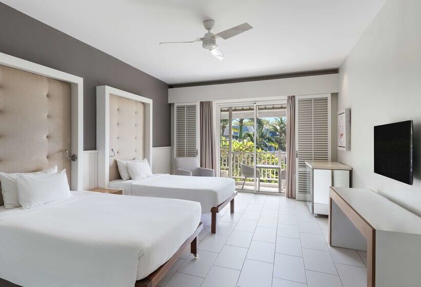 هتل Radisson Blu Azuri Resort & Spa