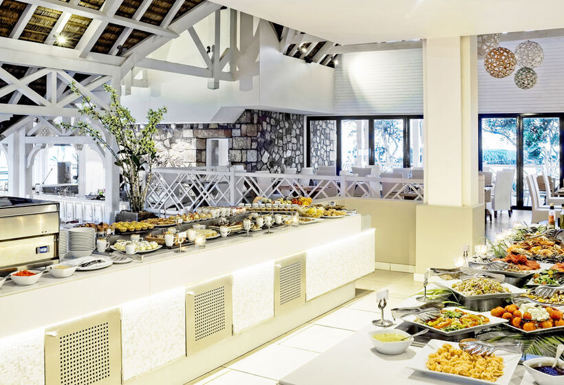 هتل Radisson Blu Azuri Resort & Spa