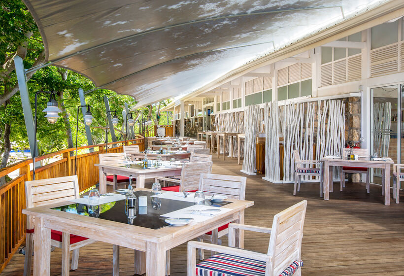 هتل Radisson Blu Azuri Resort & Spa