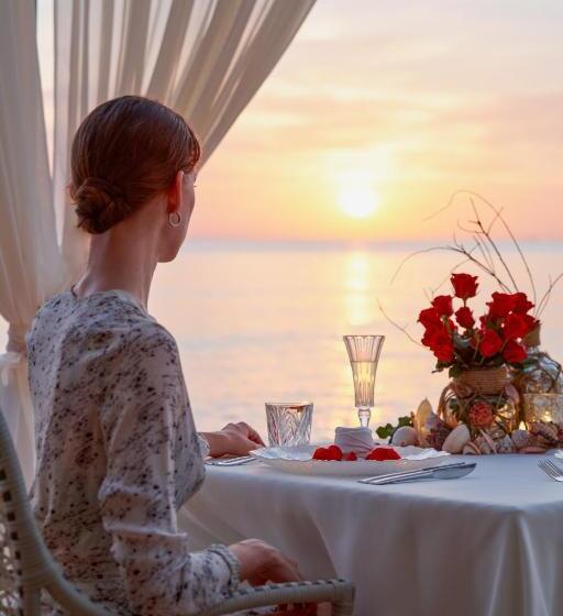 هتل Salinda Resort Phu Quoc  Sparkling Wine Breakfast