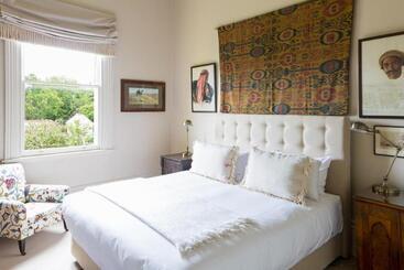 هتل The Corinda Collection