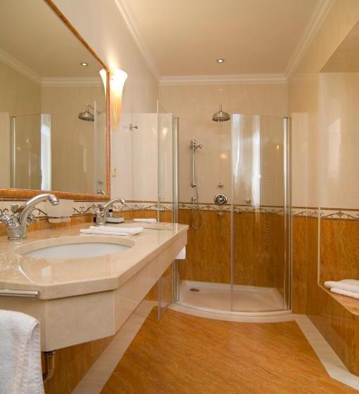 هتل Zvon Design Suites