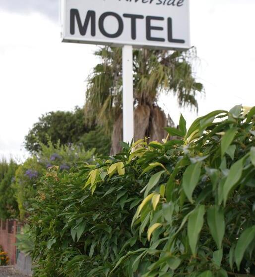 Riverside Motel