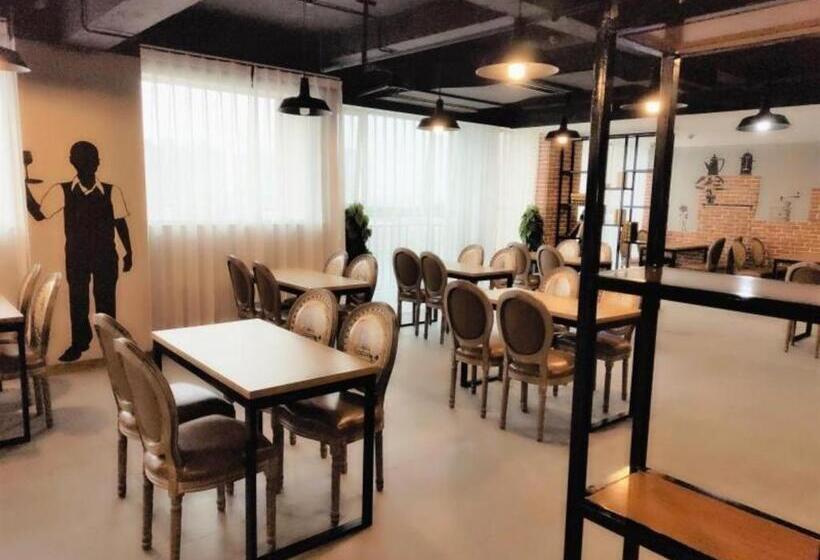 בית מלון כפרי James Joyce Coffetel Chengdu Longquan Dongfang Huada Plaza