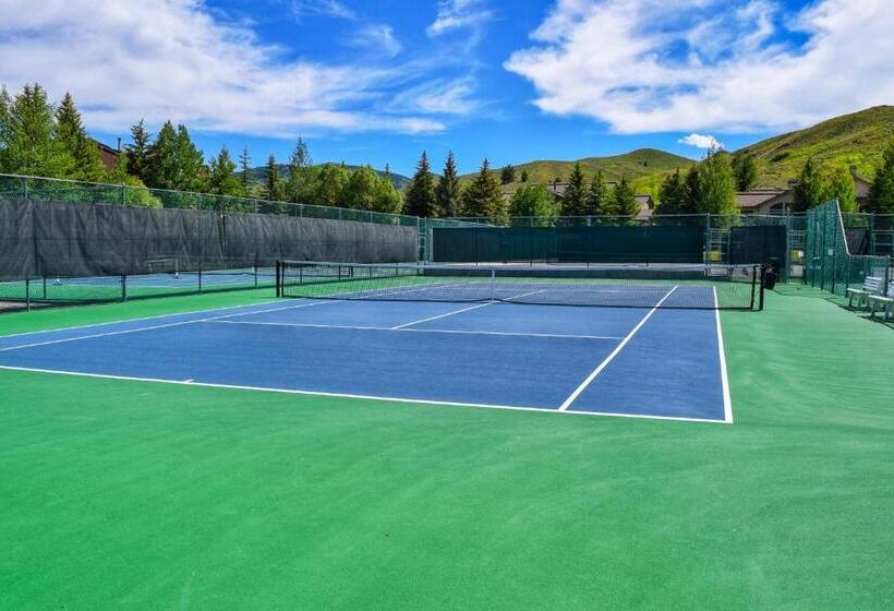هتل The Bluff Mountain Retreat