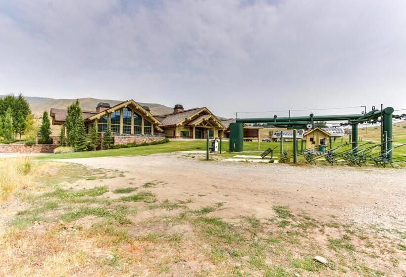 هتل The Bluff Mountain Retreat