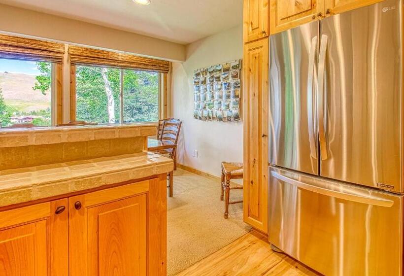 هتل The Bluff Mountain Retreat