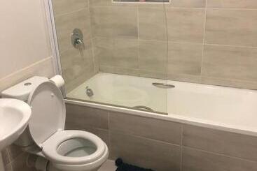 پانسیون Exclusive Townhouse At The Square