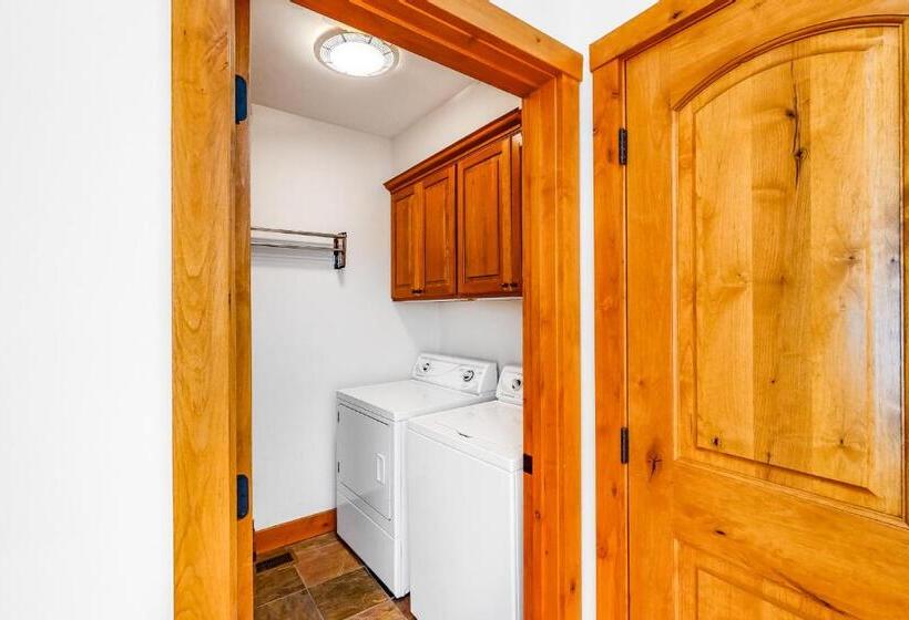 هتل Legends  Simply Perfect Elkhorn Retreat