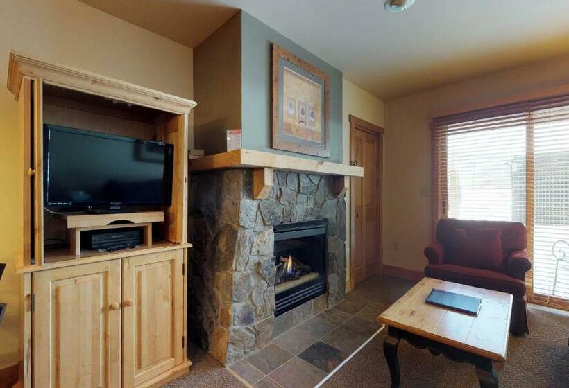 هتل Red Hawk Lodge 2200