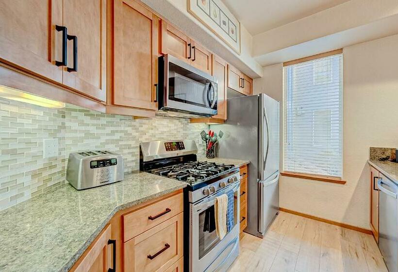 ホテル Ski In Ski Out Squaw Valley Lodge Slopeside Townhome