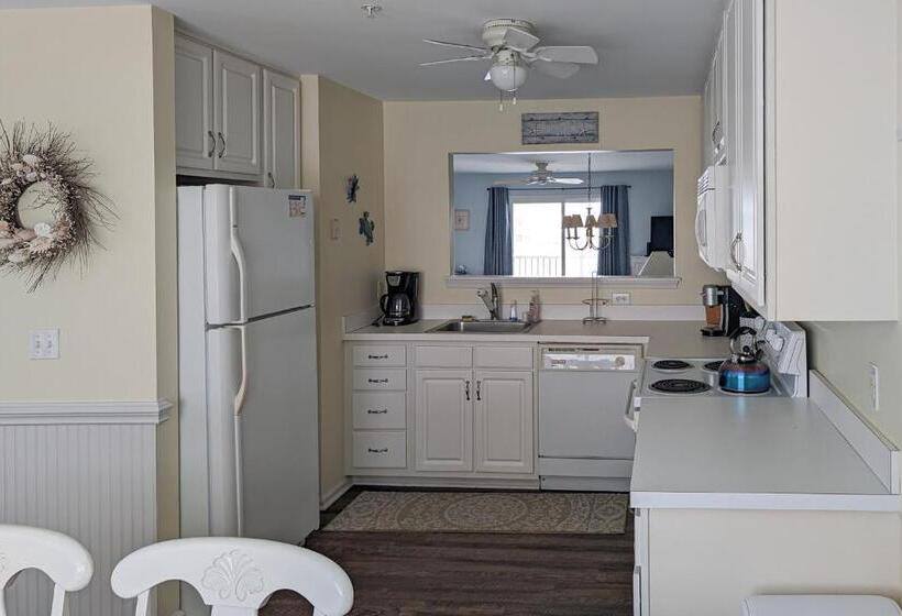 هتل Bethany Bay Condos