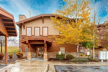 هتل Cozy Crestview Condo