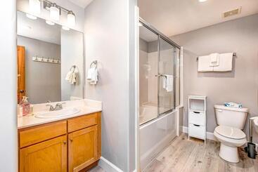 هتل Cozy Crestview Condo