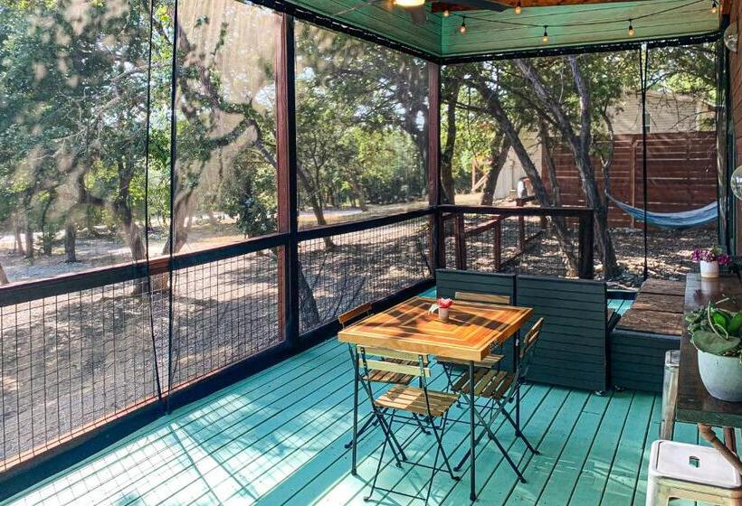 בית מלון כפרי Chimney Rock Tiny Home