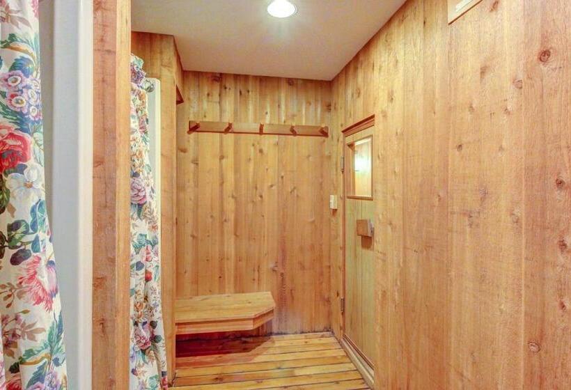 Отель Cozy Mountainside Condo