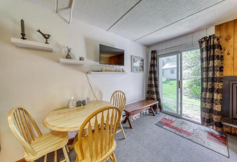 בית מלון כפרי Cozy Mountainside Condo
