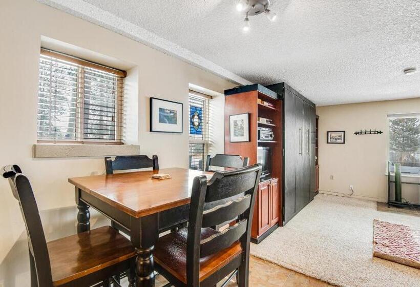 فندق Stover S Outpost