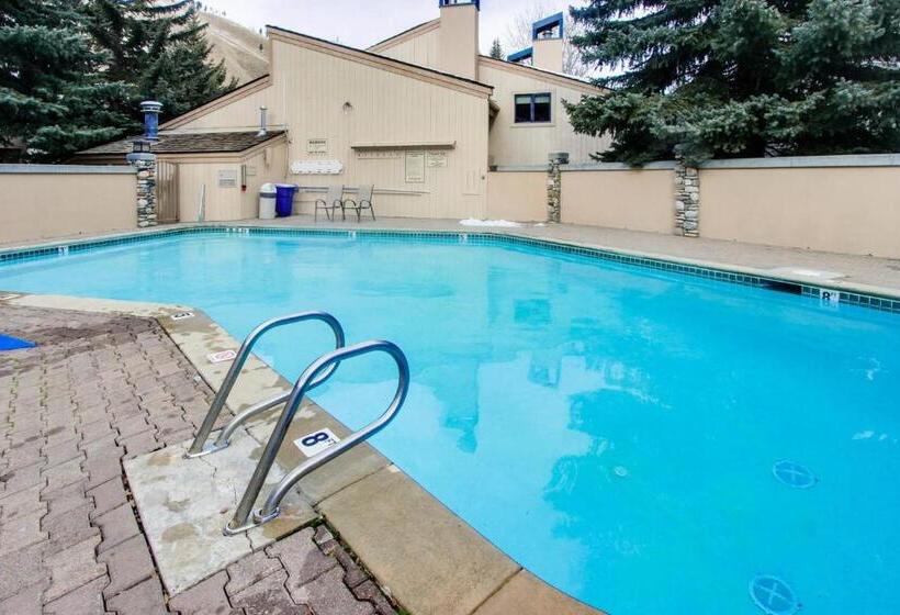 هتل Warm Springs Wonder