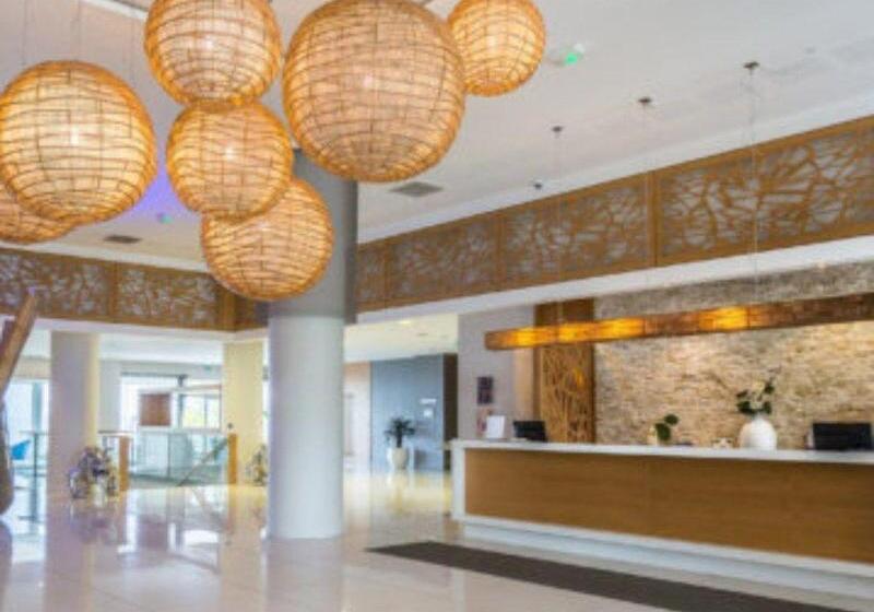 هتل Chateau Royal Beach Resort & Spa, Noumea