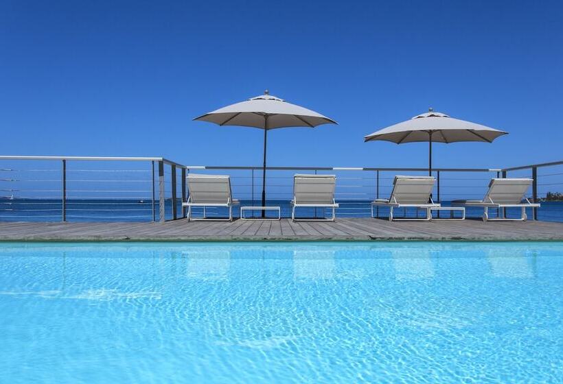 هتل Chateau Royal Beach Resort & Spa, Noumea