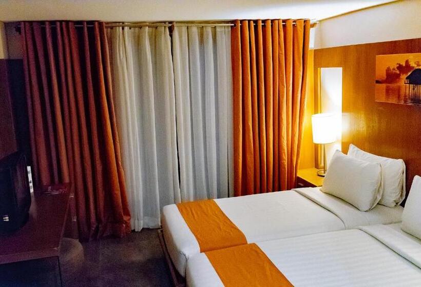 Отель Crown Regency Beach Resort