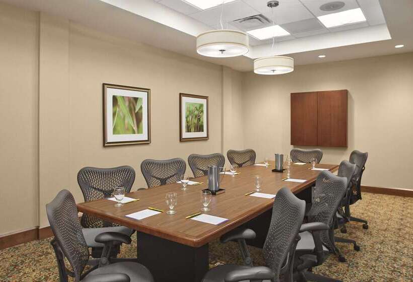 هتل Hilton Garden Inn Akron