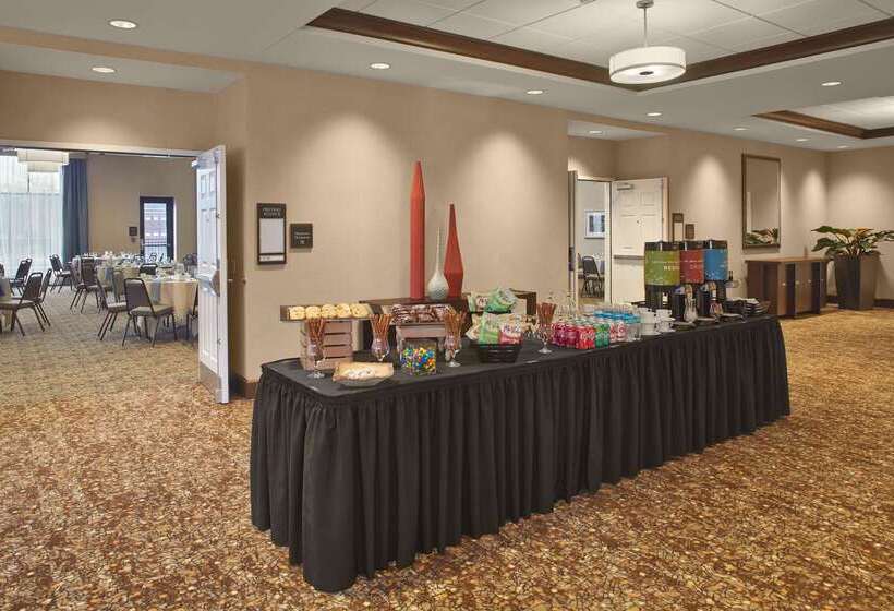 هتل Hilton Garden Inn Akron