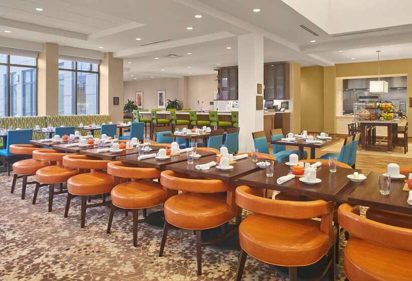 هتل Hilton Garden Inn Akron