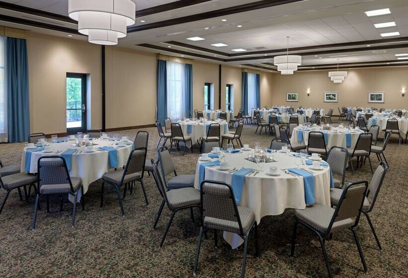 هتل Hilton Garden Inn Akron