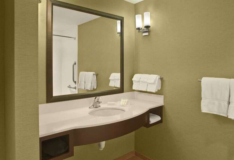 هتل Hilton Garden Inn Akron