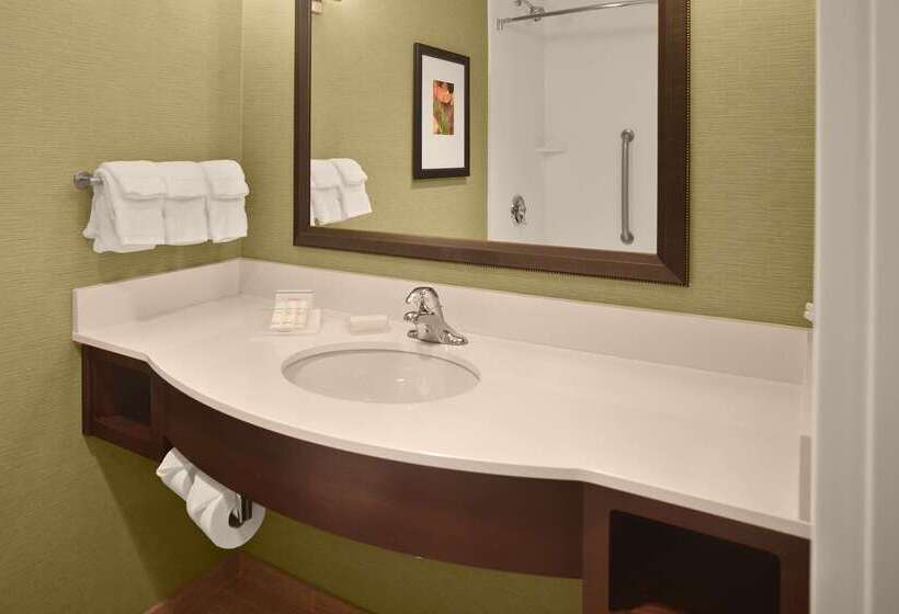 هتل Hilton Garden Inn Akron